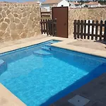 Casa Del Almendro بيت للعطل